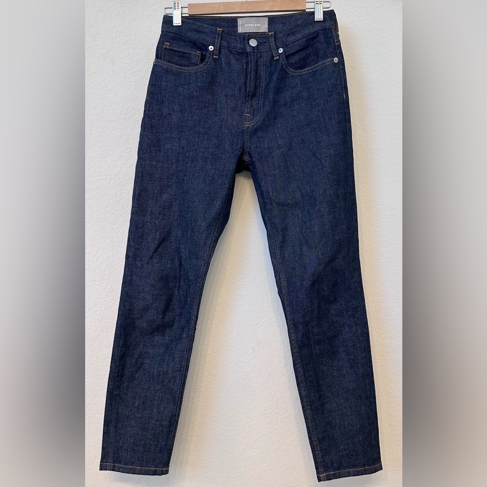 Everlane’s cult-favorite high-rise straight leg fit. Size 26 ankle.